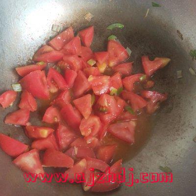 番茄鸡蛋汤(番茄鸡蛋汤怎么做好喝 简单做法)  第6张